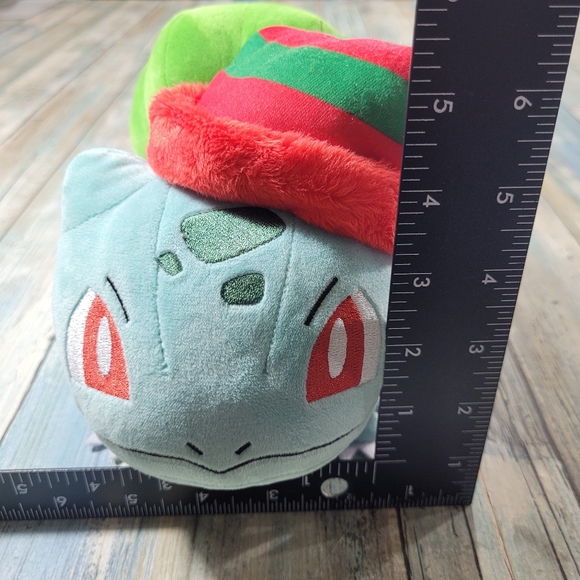 Pokemon Holiday Bulbasaur Plush. - Picture 7 of 8